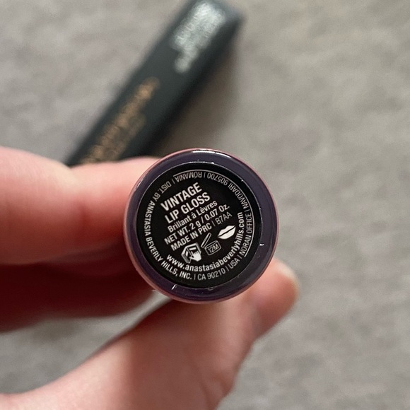 Anastasia Beverly Hills Lipgloss In Vintage - Picture 2 of 2